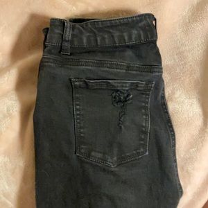 FASHION NOVA DISTRESSED DENIM SKINNY JEANS HIGHWAISTED